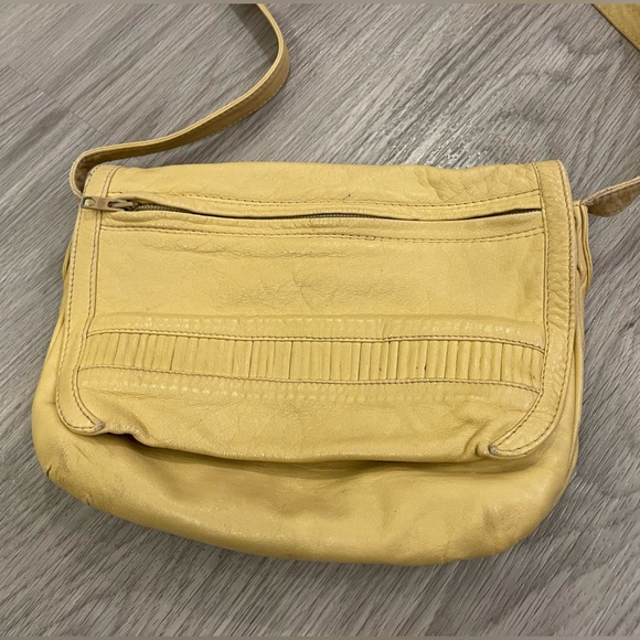 Arnold Churgin Yellow Genuine Leather Shoulder Bag Purse. - Picture 3 of 16